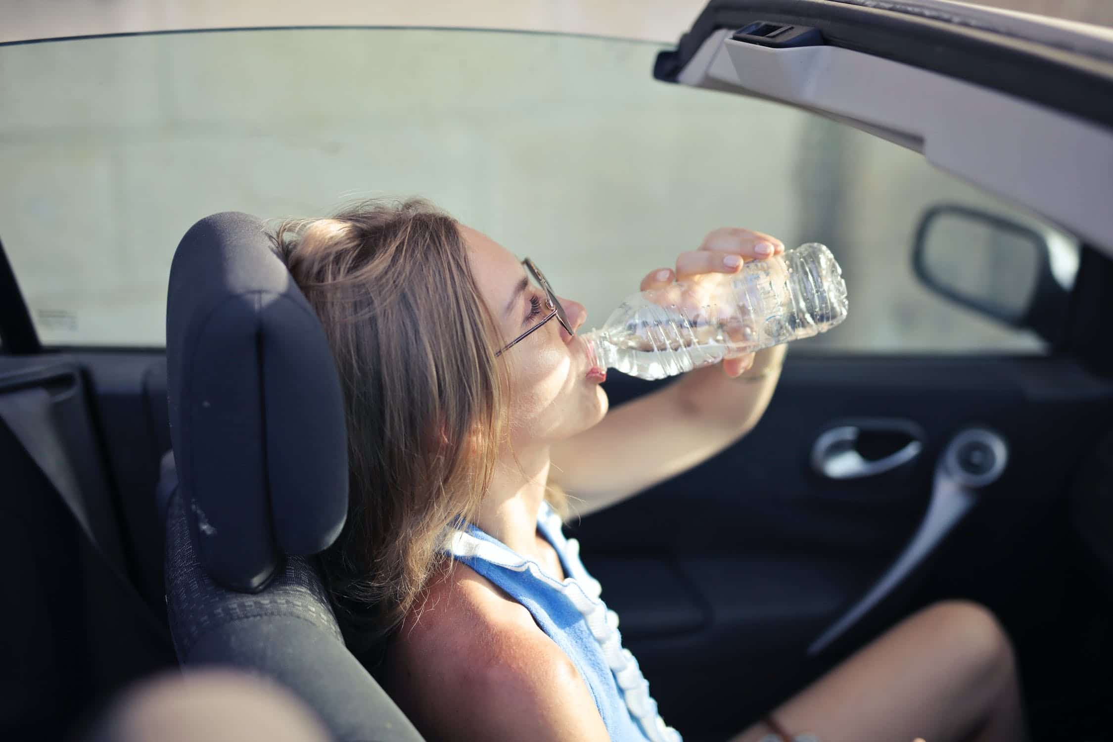 هل هناك خطورة في ترك زجاجة ماء في السيارة؟ watanserb.com