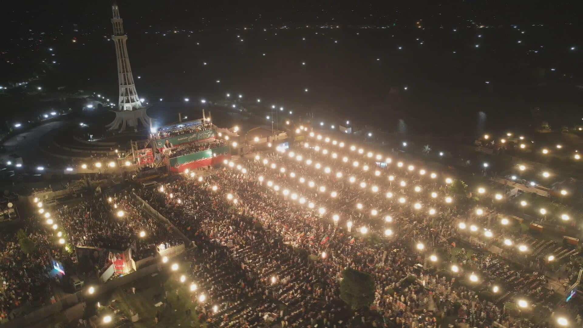 تظاهرة في لاهور دعماً لعمران خان watanserb.com