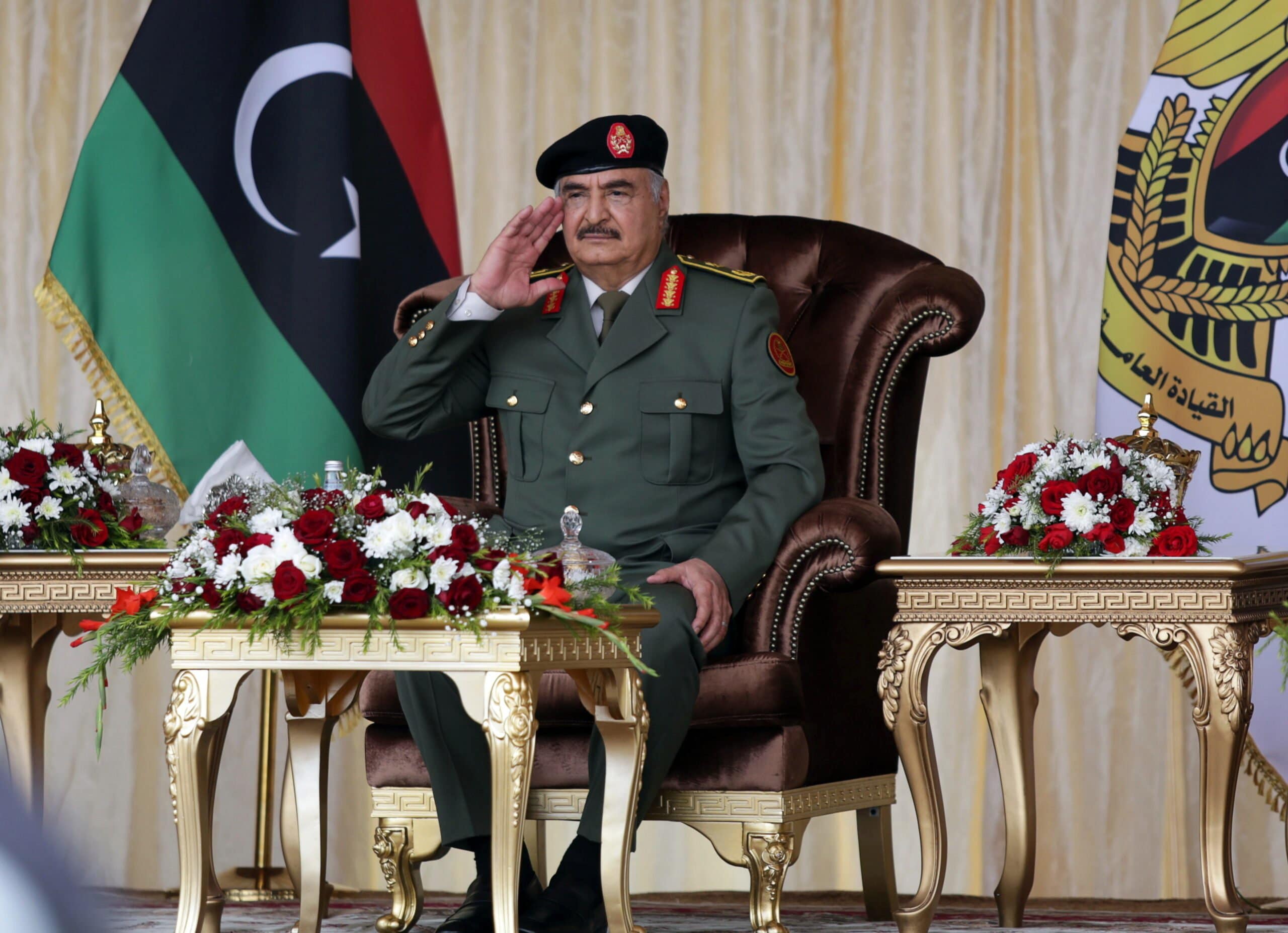 خليفة حفتر يحكم شرق ليبيا بالإعدام والإخفاء القسري ويبني نظاماً كنظام السيسي watanserb.com