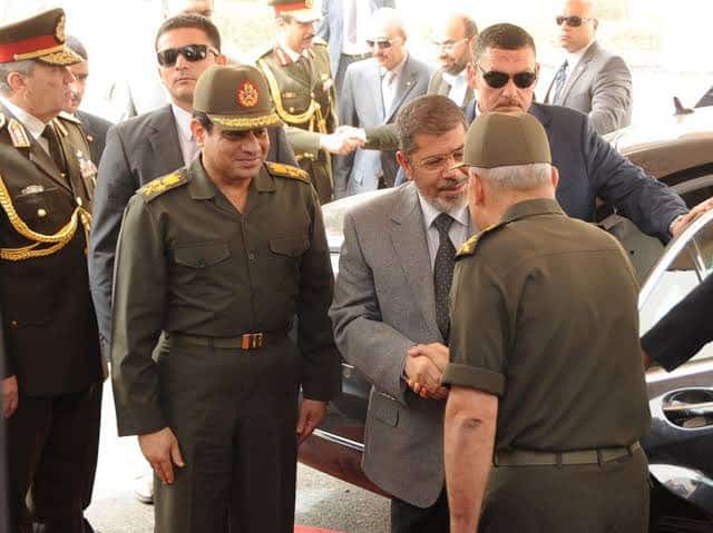 لقطات لعبد الفتاح السيسي مع مرسي لن تشاهدها في الاختيار 3 watanserb.com