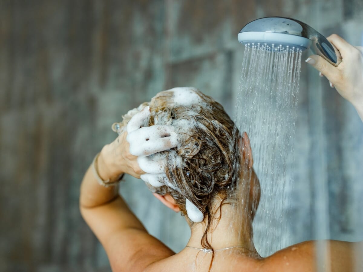 هل من السيئ أن تغسل شعرك كل يوم؟ watanserb.com