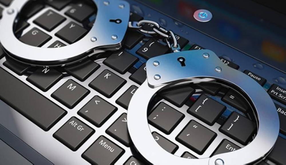 قانون الجرائم الإلكترونية يجرم القذف والسب بالحبس لمدة تصل إلى 3 أشهر