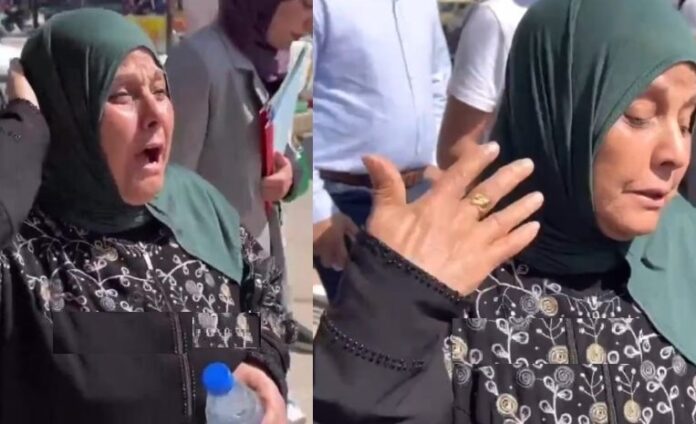 مسنة فلسطينية تبكي شيرين أبو عاقلة: