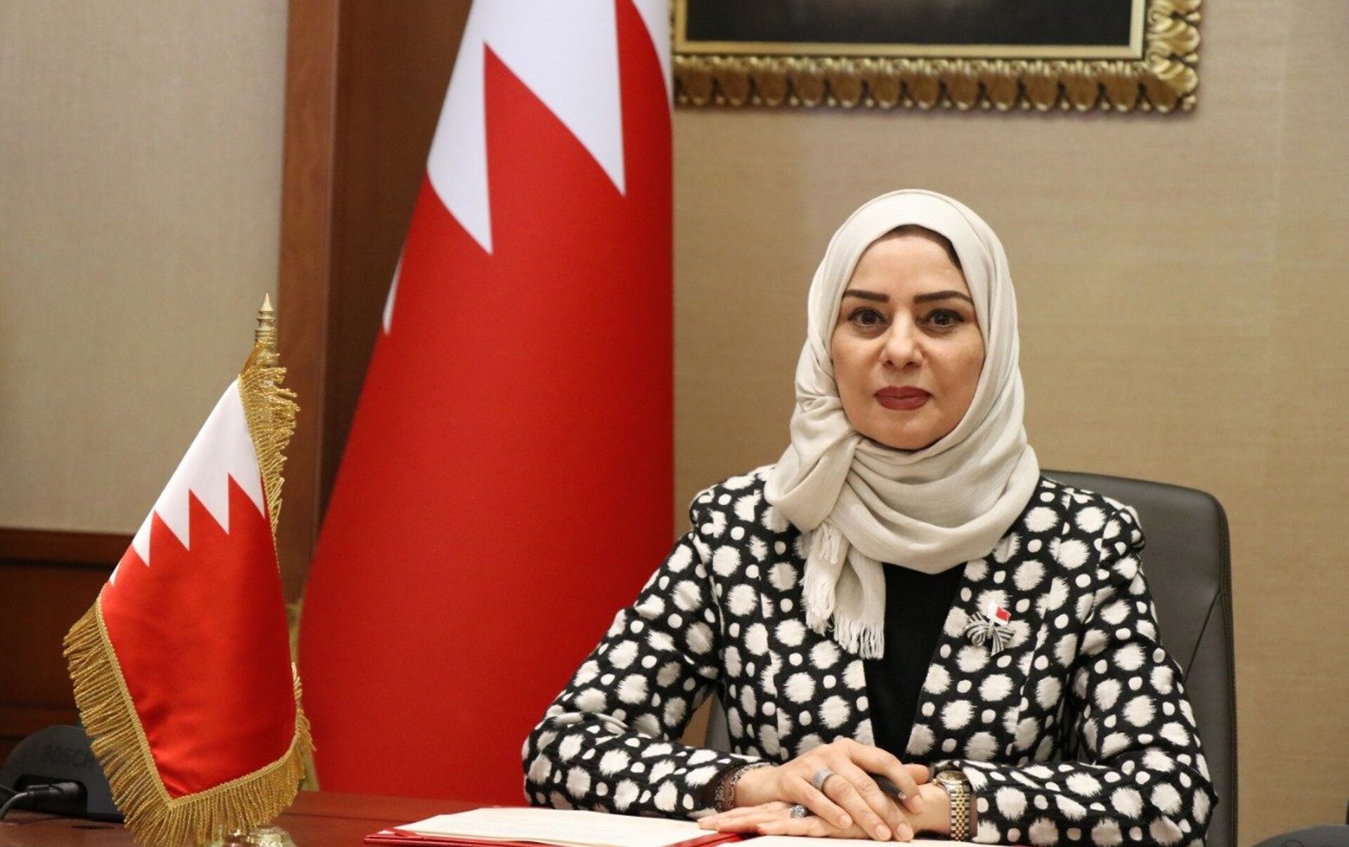 رئيسة مجلس النواب البحريني تتلعثم watanserb.com