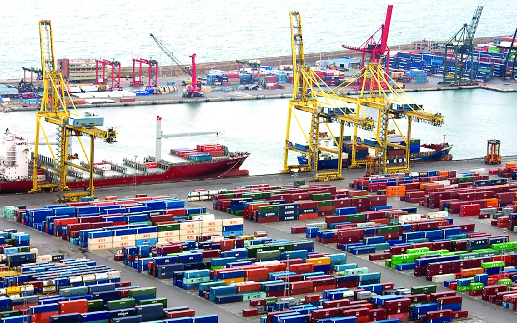 ميناء صلالة المرتبة الثانية أداء موانئ الحاويات العالمي watanserb.com
