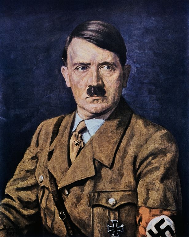 قام أدولف هتلر بقتل نفسه في قبو تحت الأرض