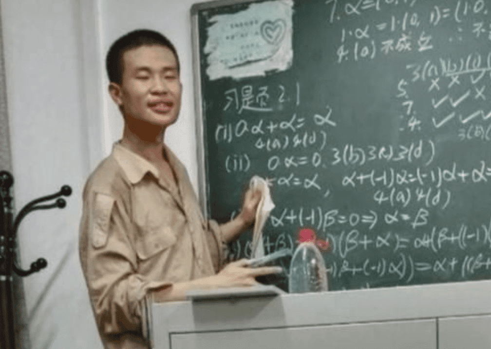 أستاذ عبقري يحل في ليلة واحدة مشكلة رياضيات حيرت العلماء 4 أشهر! watanserb.com