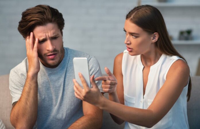 كيف تكتشف خيانة شريك حياتك؟ 8 مفاتيح لمعرفة ما إذا كان مخلصًا لك watanserb.com