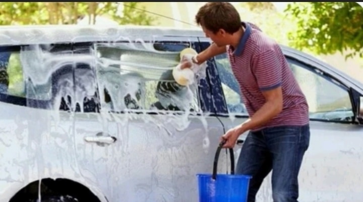 كيف تنظف نوافذ سيارتك في الصيف؟