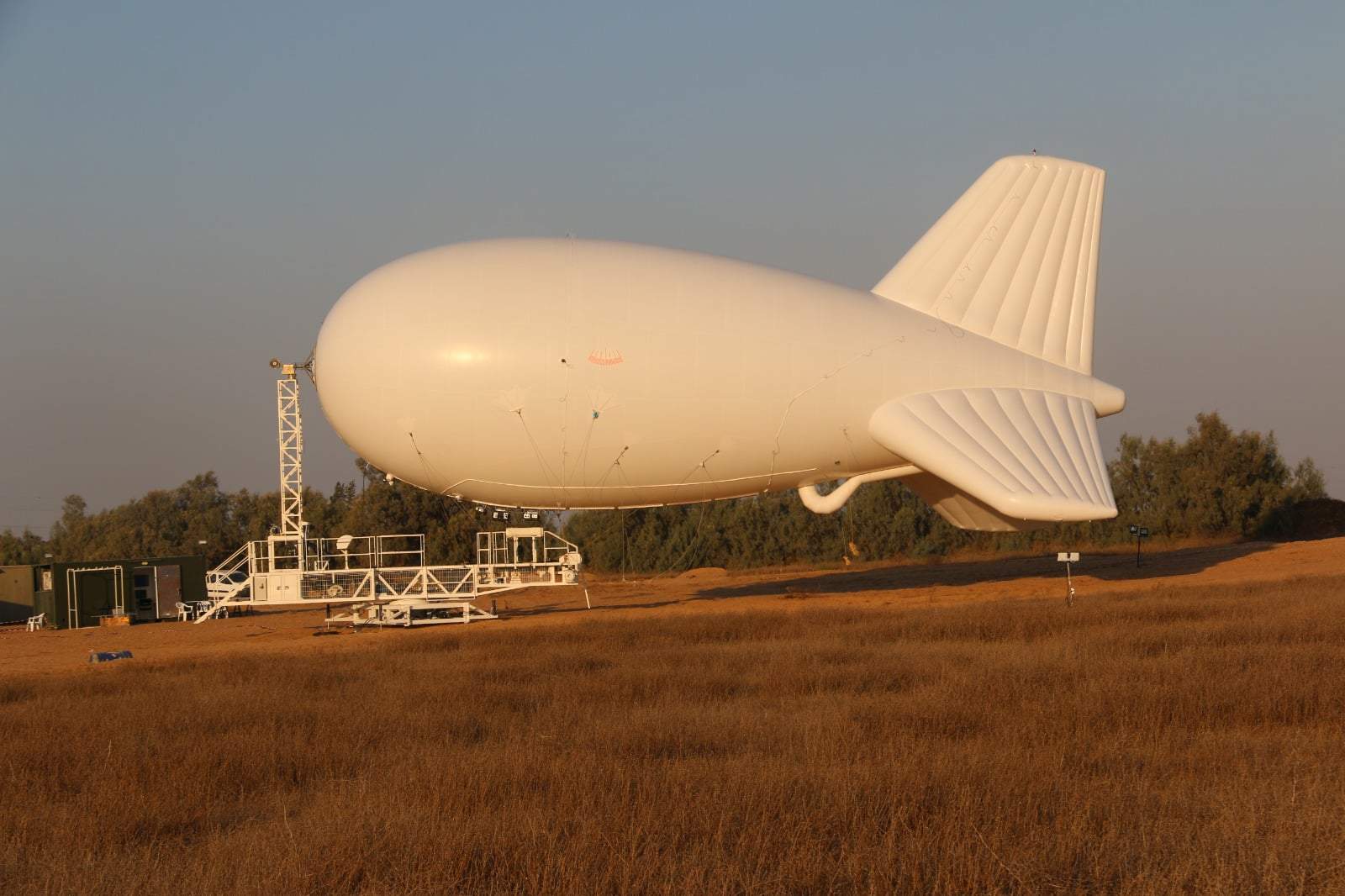 سقوط منطاد اسرائيلي غزة watanserb.com