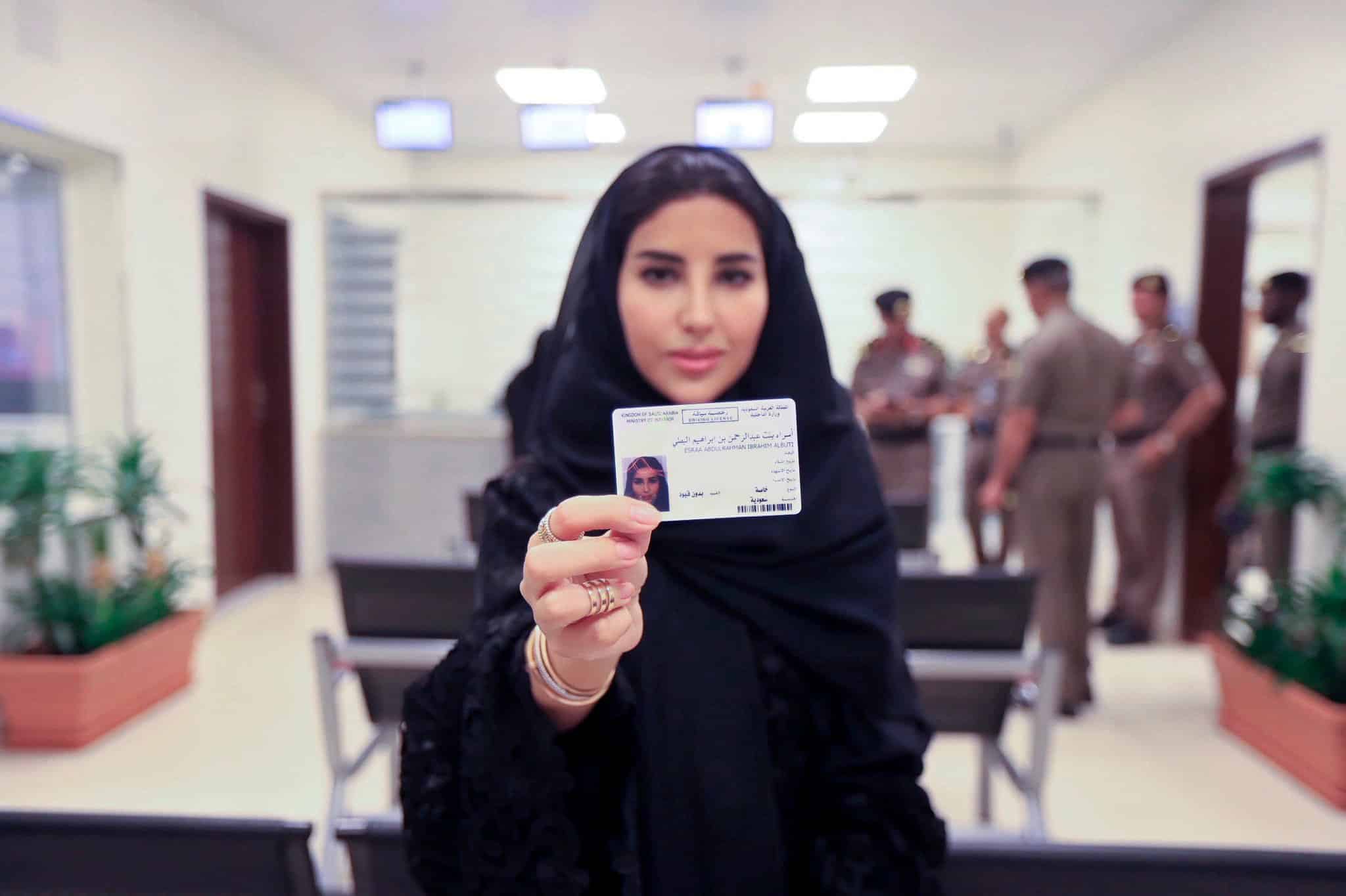 السعودية تلغي إلزامية النساء بتغطية شعر الرأس والعنق في الهوية watanserb.com