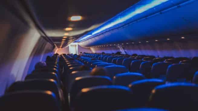 تنطفئ الأنوار في الطائرة لسلامة الركاب watanserb.com