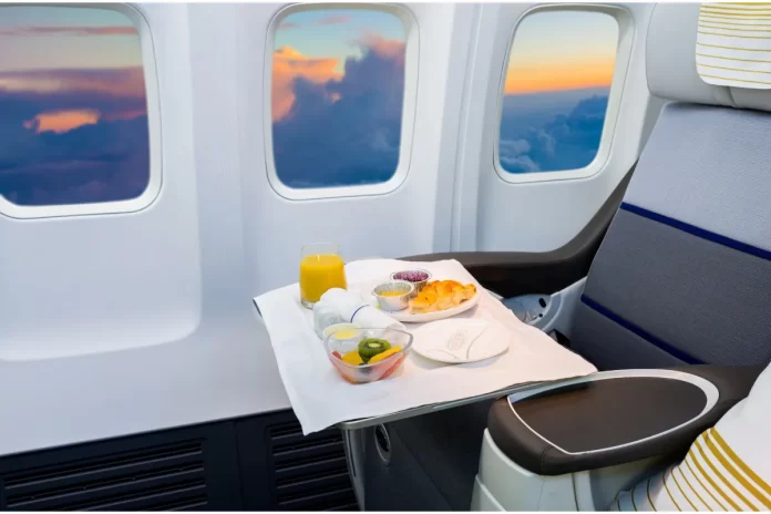 لماذا يتغير مذاق الأكل في الطائرة؟ طيار يجيب watanserb.com
