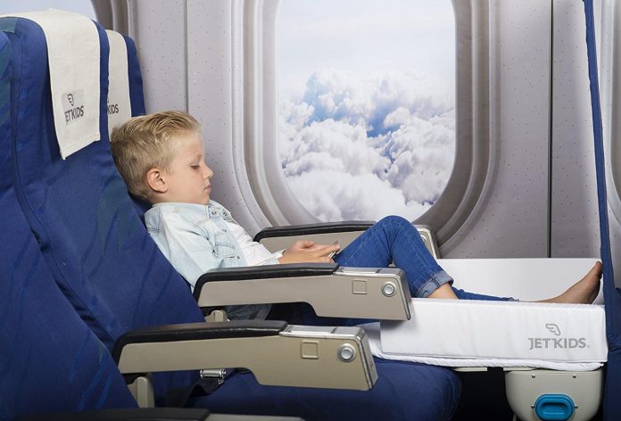 مضيفو طيران يكشفون أفضل الأماكن للجلوس فيها عند السفر مع الأطفال watanserb.com