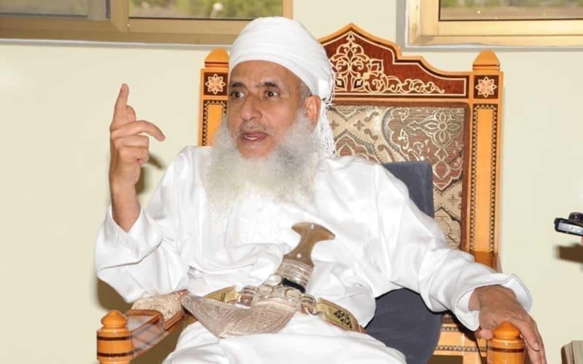 سالم الطويل يهاجم مفتي سلطنة عمان watanserb.com