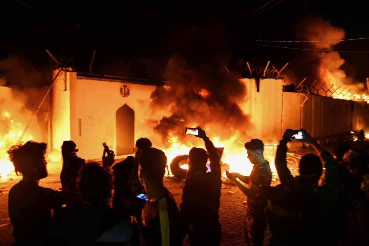 حرق القنصلية التركية في البصرة watanserb.com