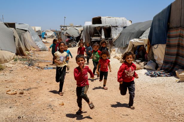 أطفال في مخيم تل الفخار للنازحين بريف إدلب