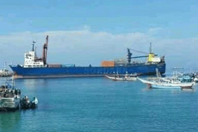 سفينة عُمانية في اليمن watanserb.com