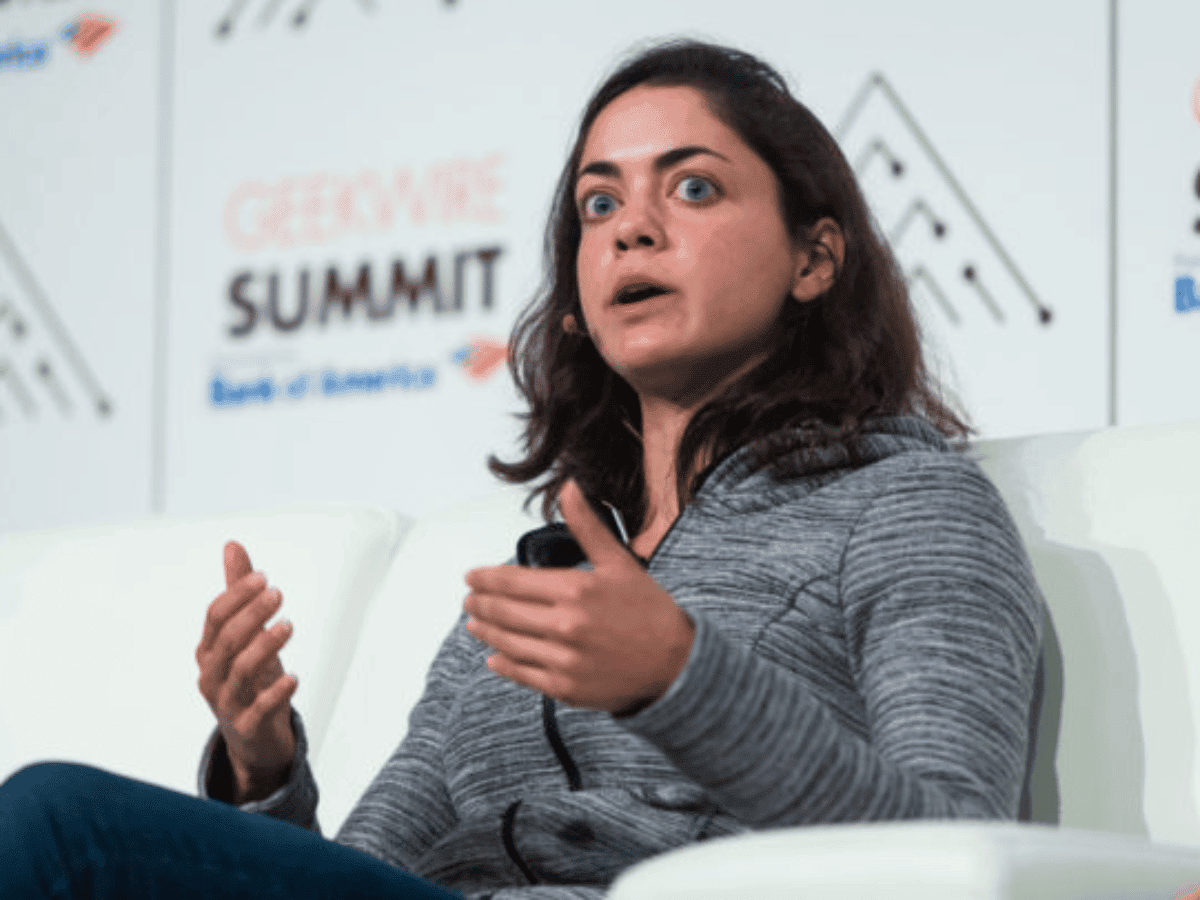 شيفون زيليس أنجب منها إيلون ماسك طفلين توأم