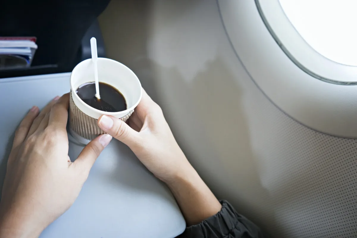 شرب القهوة قبل الصعود على متن الطائرة watanserb.com