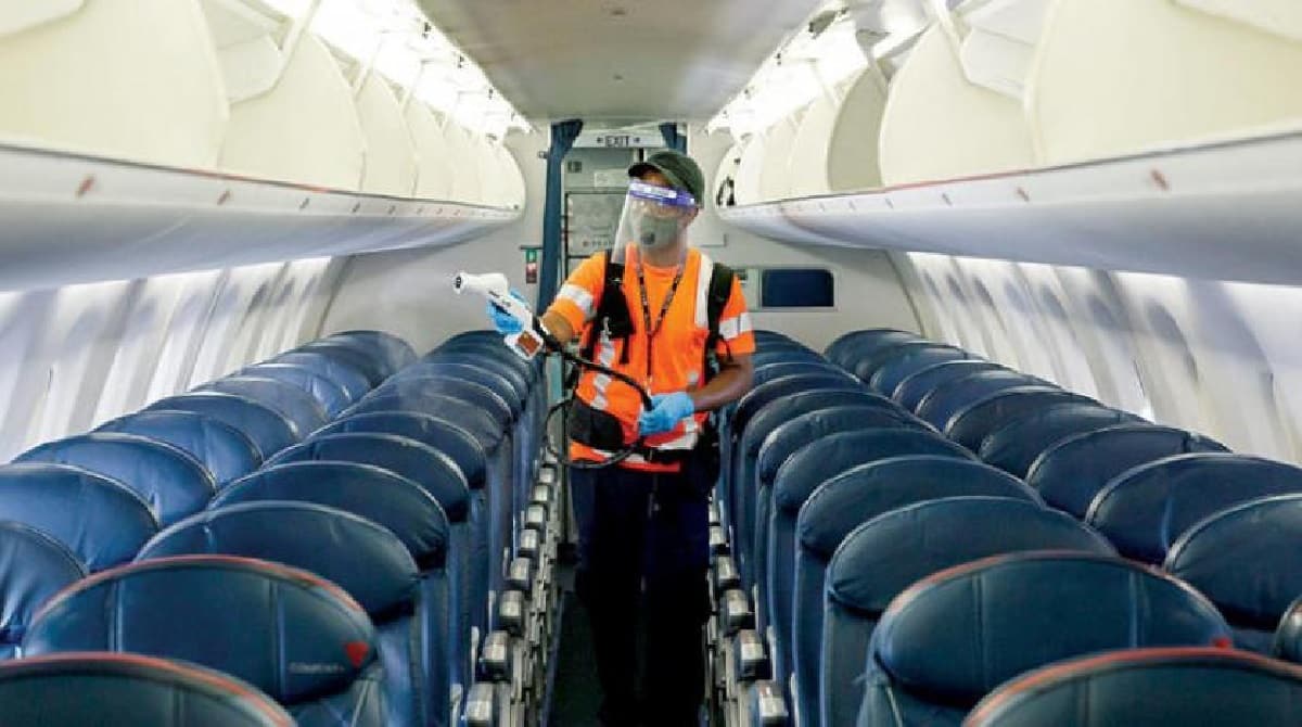 منذ الوباء، أصبح لدى معظم شركات الطيران الآن بروتوكول تنظيف أكثر صرامة