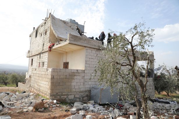 منزل مدمر في قرية أطمة بريف إدلب الشمالي