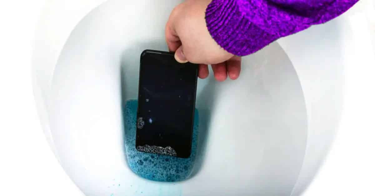 نصائح لحفظ هاتفك إذا سقط في الماء watanserb.com