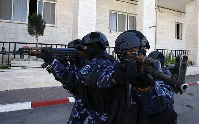 هيومن رايتس ووتش تؤكد أن الأجهزة الأمنية الفلسطينية تعذب المعتقلين watanserb.com