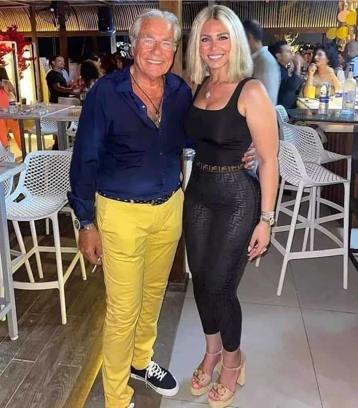 هل تزوج مصطفى فهمي للمرة الرابعة؟ 1 شاهد: رصد مصطفى فهمي مع سيدة شقراء.. هل ارتبط للمرة الرابعة؟ | نبض فلسطين