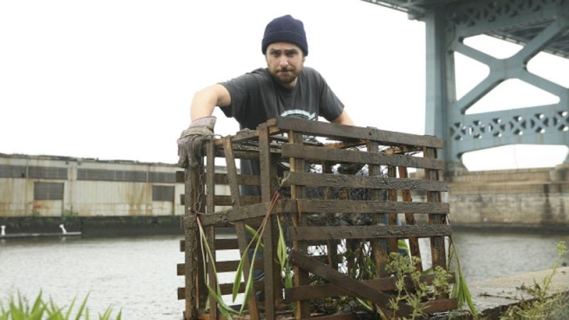 مزاوج دجاج ومقوم جثث.. 6 مهن ذات رواتب عالية يهرب منها البشر! watanserb.com