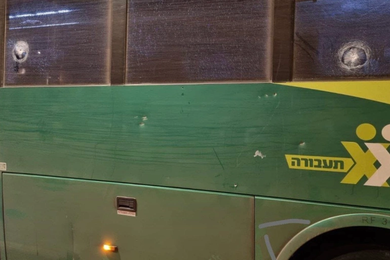 إطلاق نار على حافلة اسرائيلية watanserb.com
