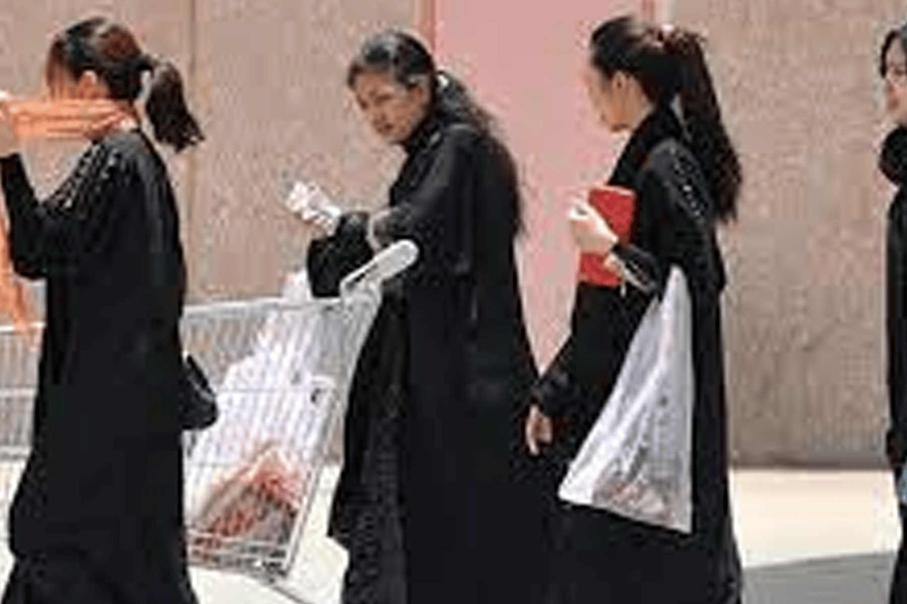 خادمات مثليات في قطر watanserb.com