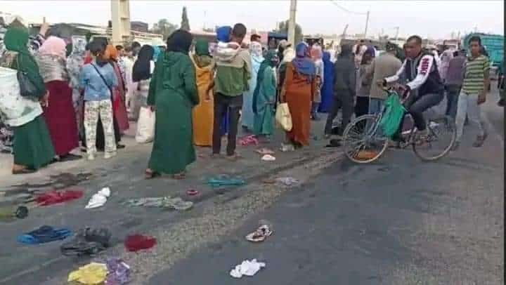 المغرب.. نساء يرمين ملابسهن الداخلية في شارع عام لسبب عجيب! watanserb.com