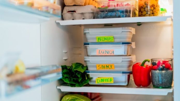 هناك من يختار الأوعية البلاستيكية لحفظ الأطعمة في الثلاجة watanserb.com