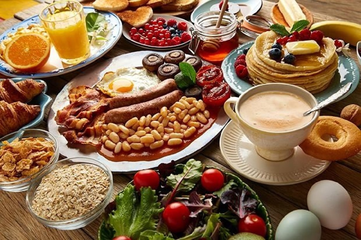 تناول وجبة فطور كاملة، لاستقلاب البروتينات والكربوهيدرات، بالإضافة إلى تجنب إجهاد منتصف الصباح وانخفاض عامل اليقظة، أمر مهم للغاية