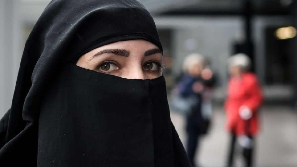 استخدام تقنية جديدة تتعرف على المتمردات على إجبارية ارتداء الحجاب