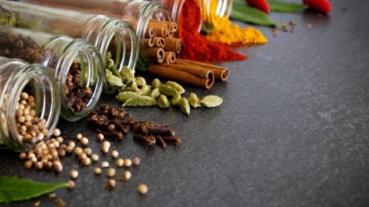 الاختلاف بين النكهات العطرية والبهارات watanserb.com