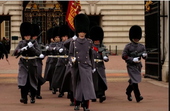 علم الحرس الملكي البريطاني watanserb.com