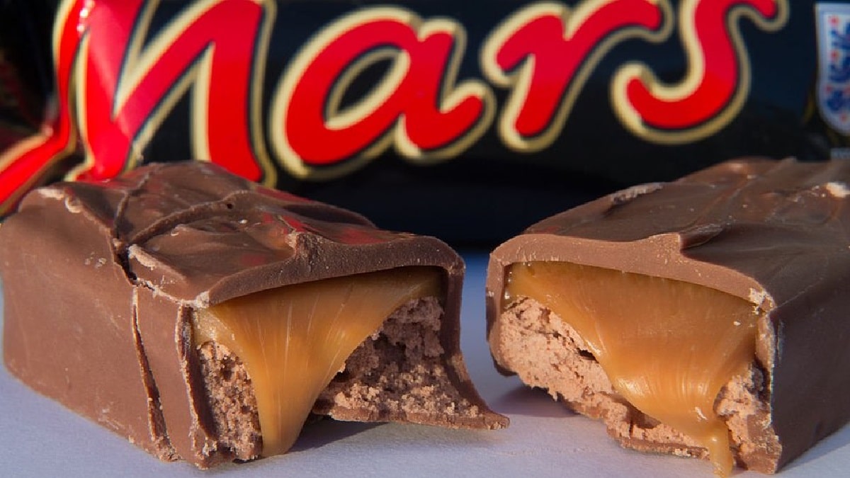 الخطوط التي تظهر على شوكولاتة مارس سببها الحزام الناقل الذي يتم استعماله عند اعدادها