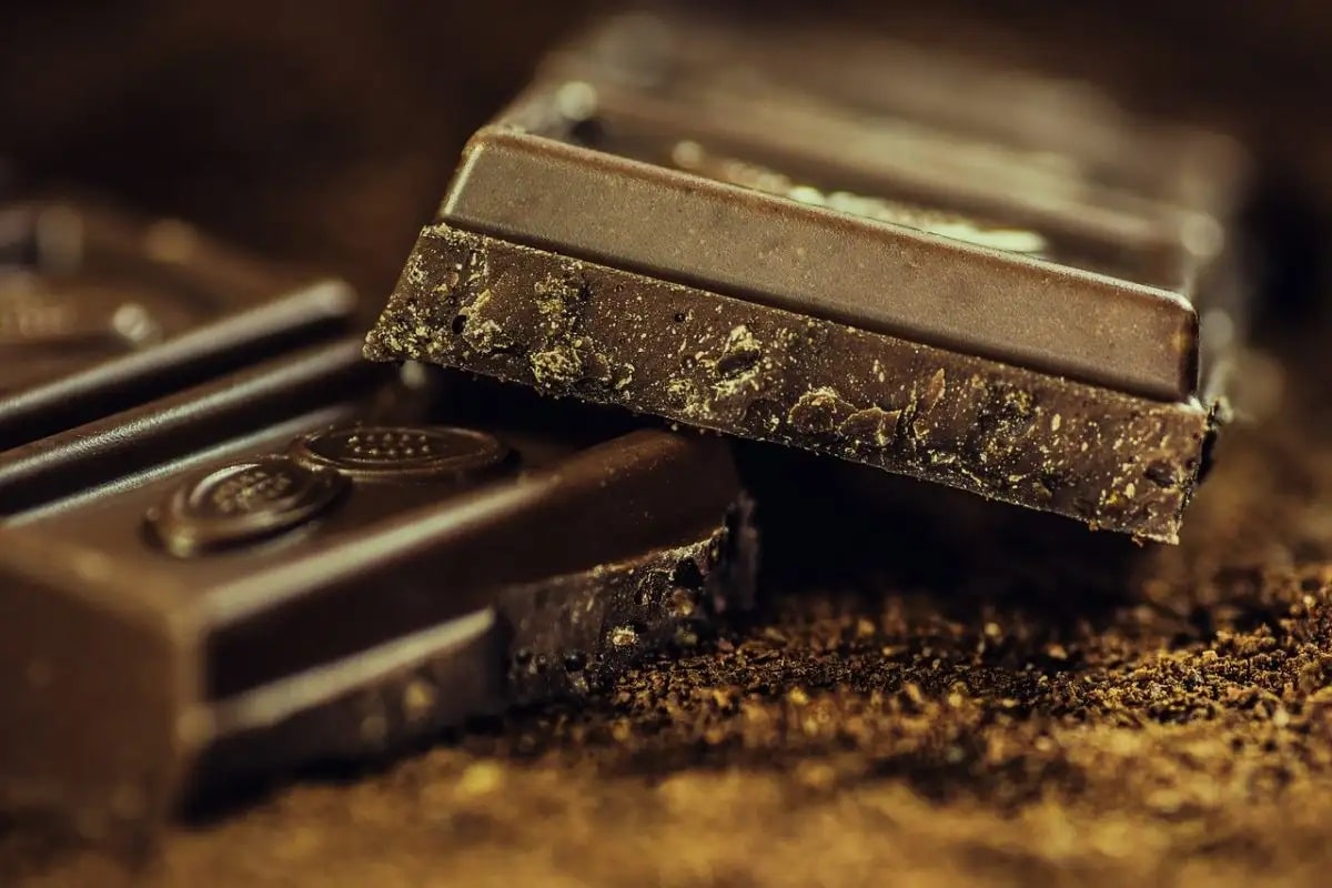 تحتوي الشوكولاتة على مواد تحفز من الصداع النصفي