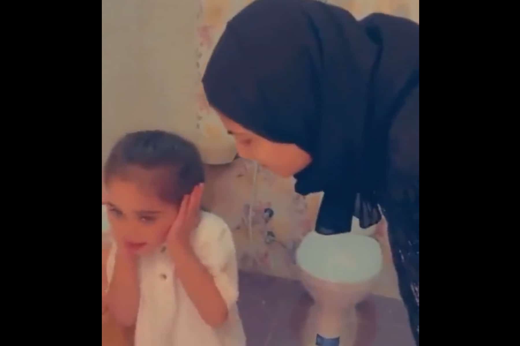 عاملة حضانة تصفع طفلة بحرينية watanserb.com