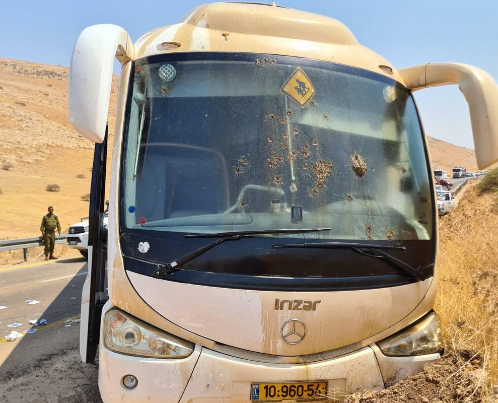عملية إطلاق نار على حافلة للمستوطنين في الأغوار watanserb.com