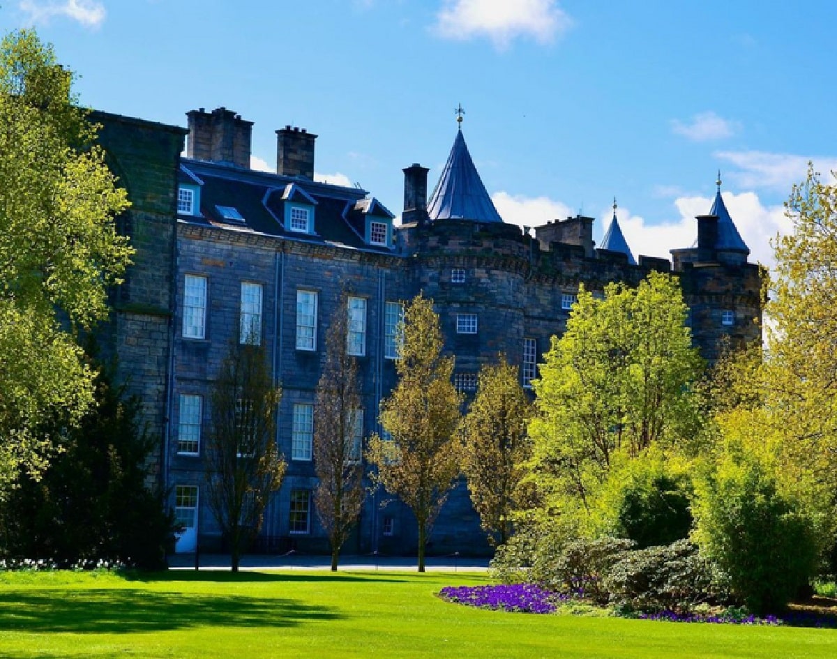 قصر هوليرود هاوس- (اسكتلندا)