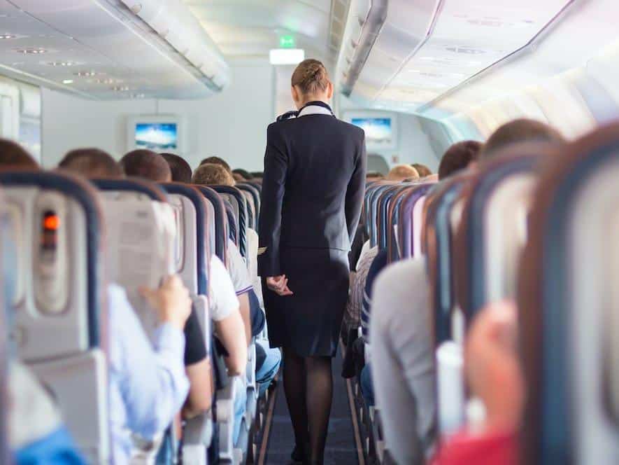 مضيفة طيران تكشف عن خطأ شائع يقع فيه المسافرين..ما هو؟ watanserb.com