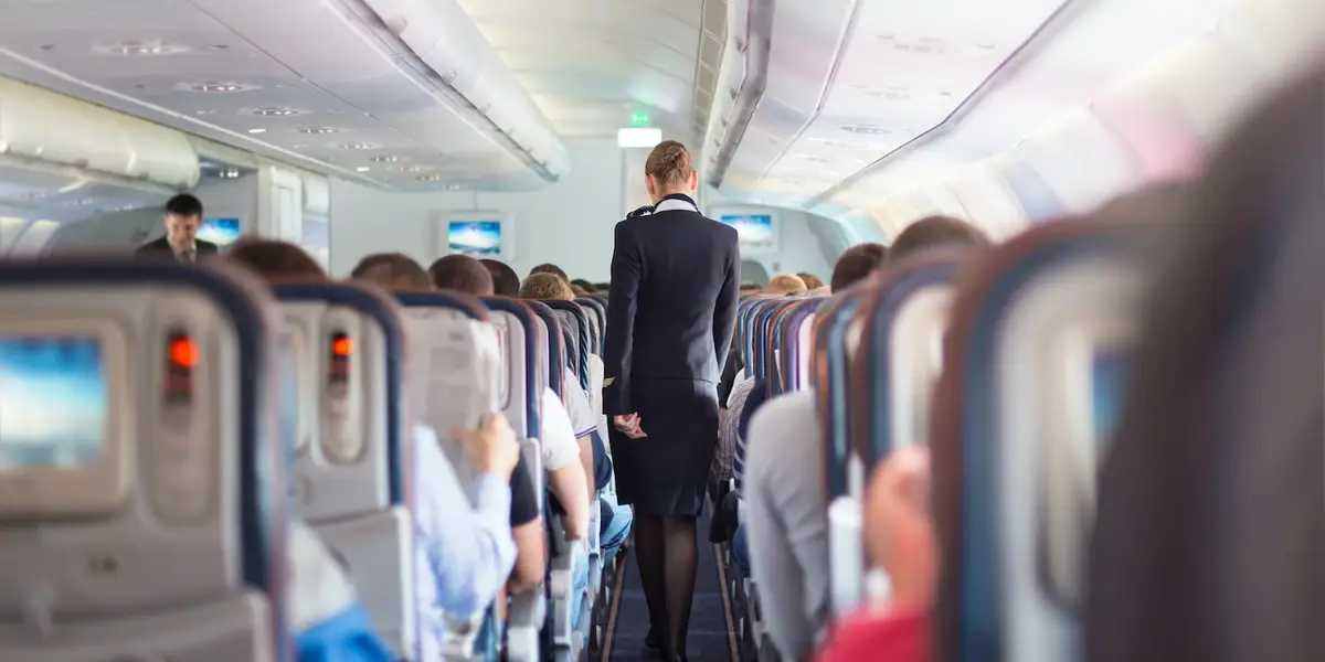 مضيفة طيران تكشف عن طريقة لتجنب احتمالية إلغاء رحلتك watanserb.com