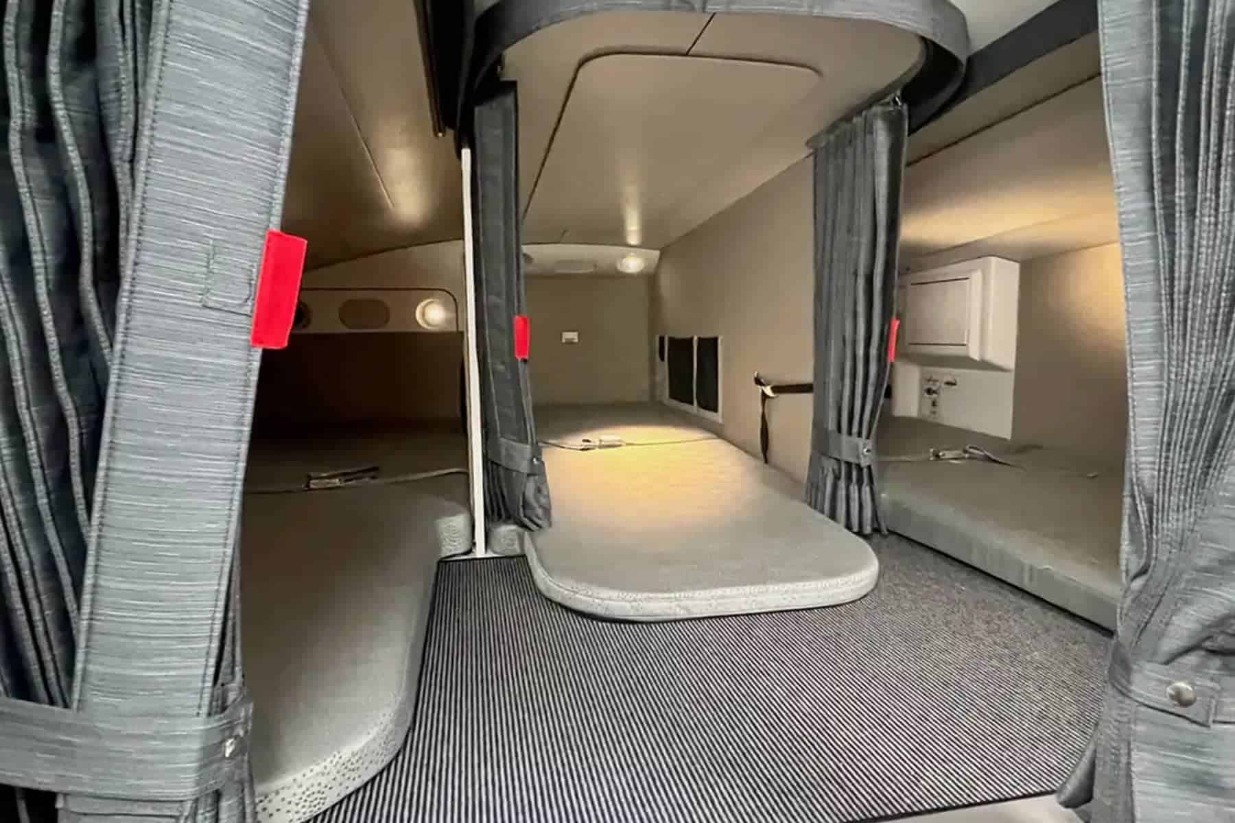 مقصورة سرية داخل الطائرة watanserb.com