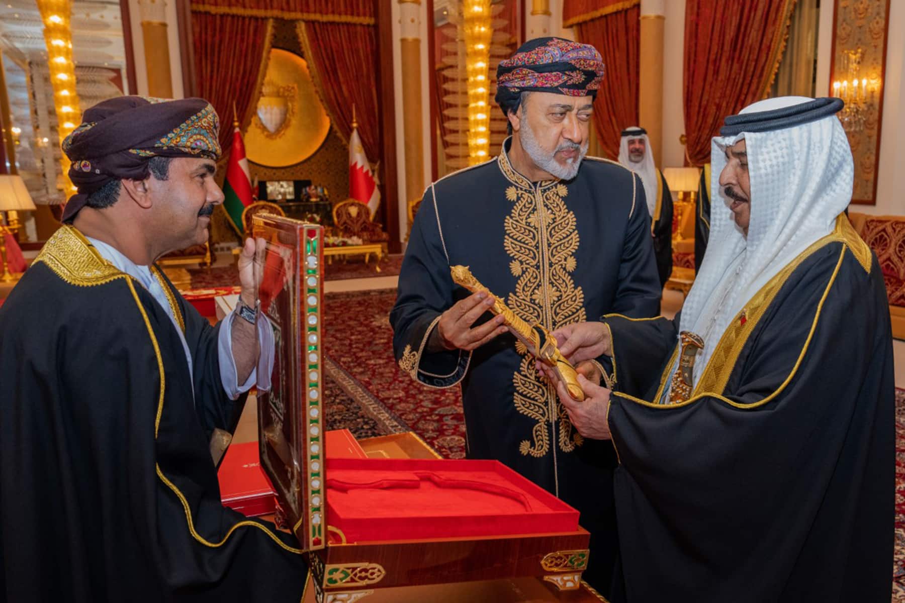 ملك البحرين و السلطان هيثم