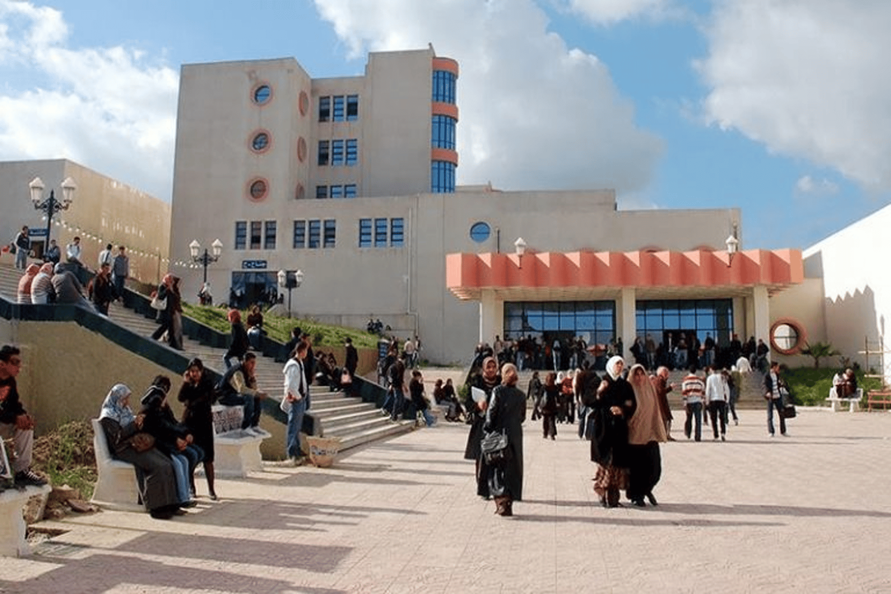 جامعة جزائرية watanserb.com
