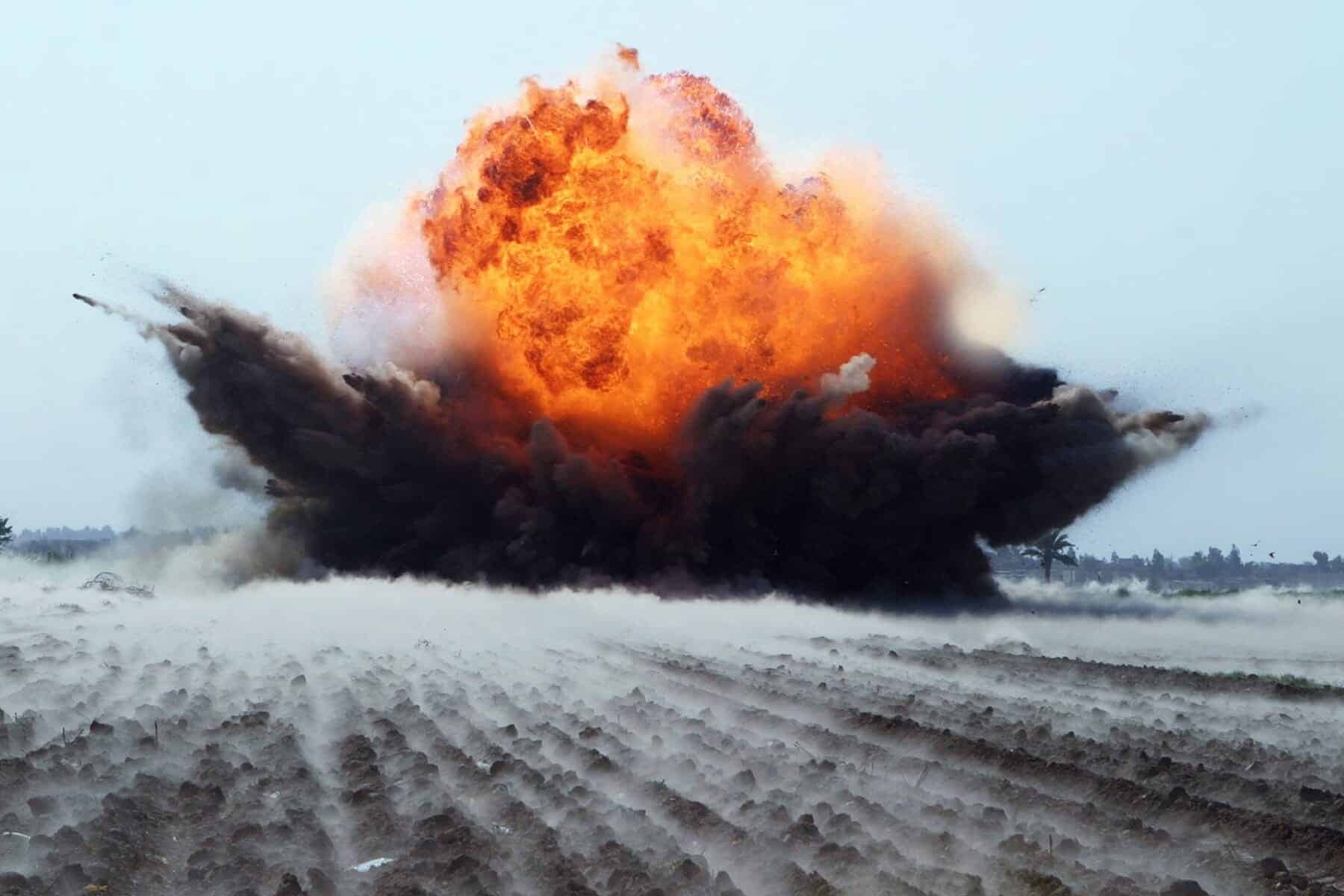 القنبلة القذرة watanserb.com