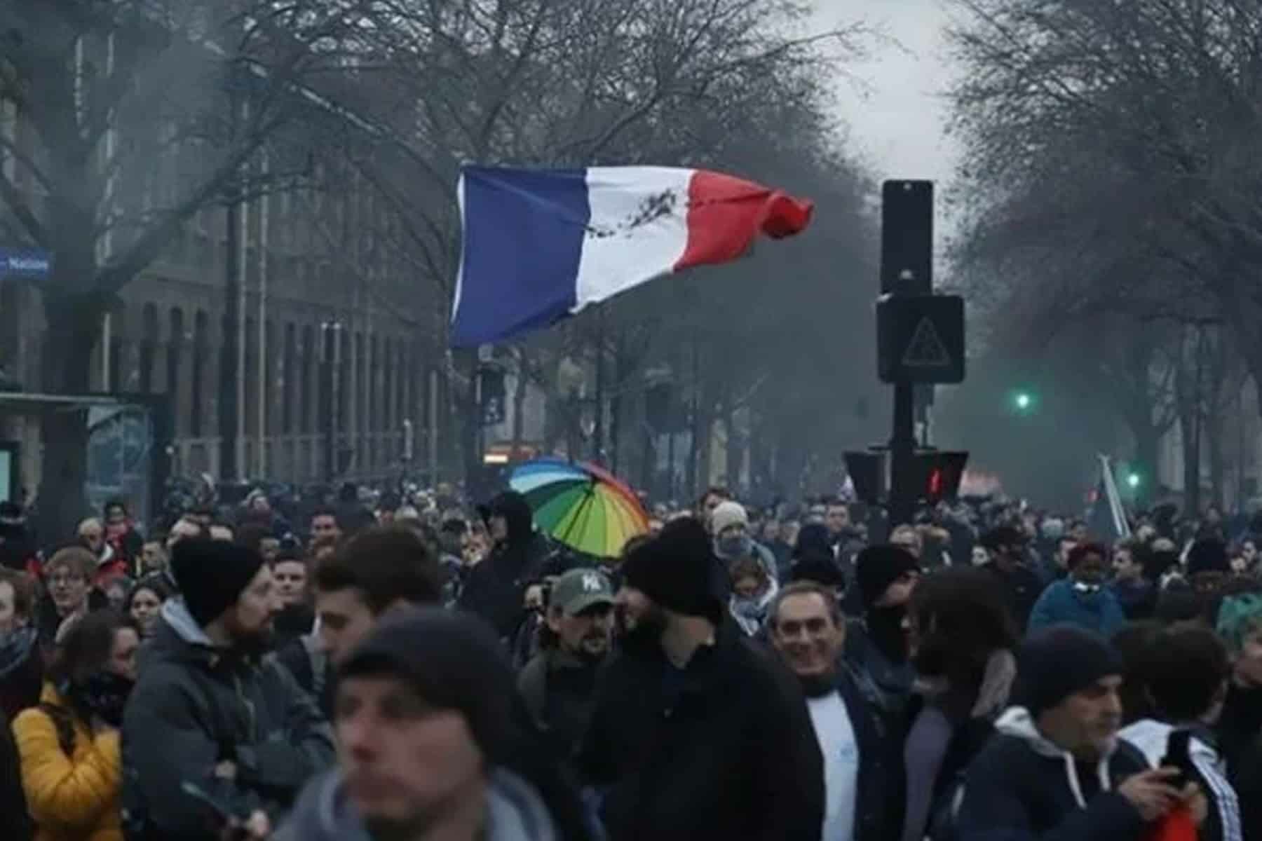 تظاهرات غاضبة تجتاح فرنسا watanserb.com